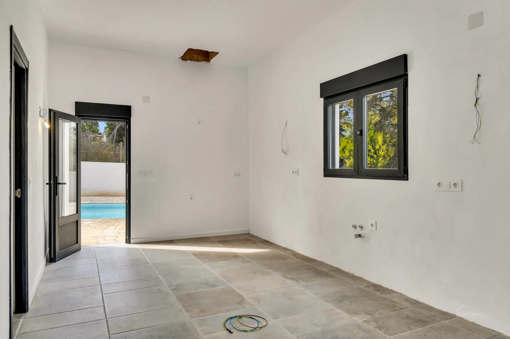 Beautiful Andalusian style finca built on a large plot