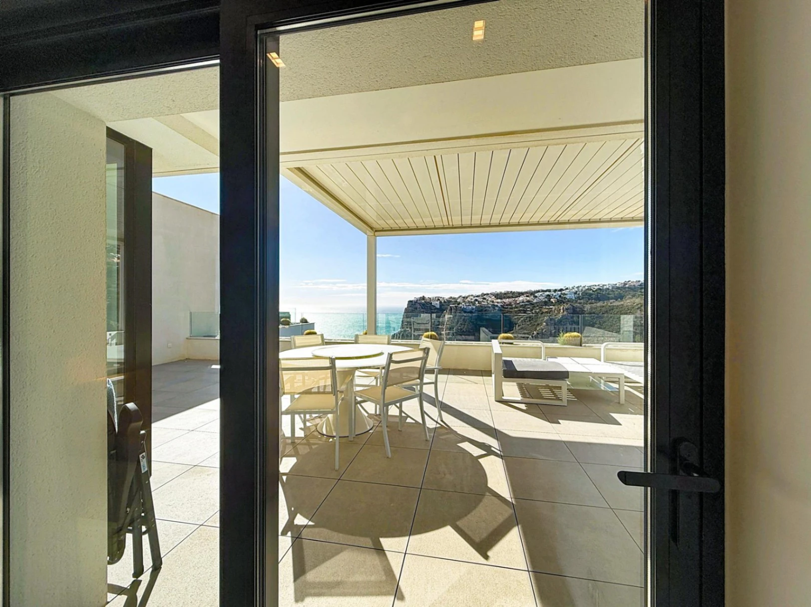 Cumbre del Sol luxe modern penthouse met uitzicht op de kliffen en de zee