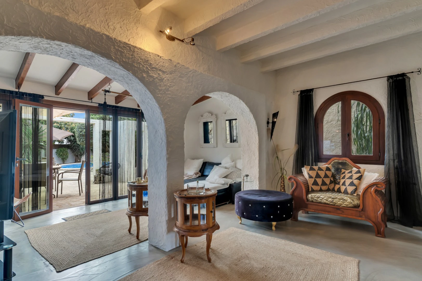 Villa avec appartement d'invités, entièrement rénovée et proche du centre historique de Jávea.