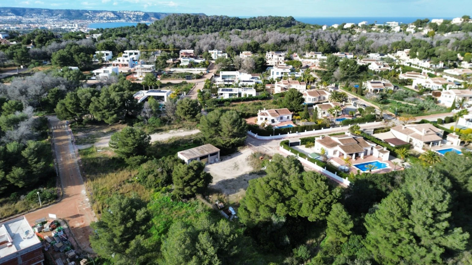 Plot for Sale in La Cala, Jávea – 1063 m² with Build Potential of 318 m² and Private Pool