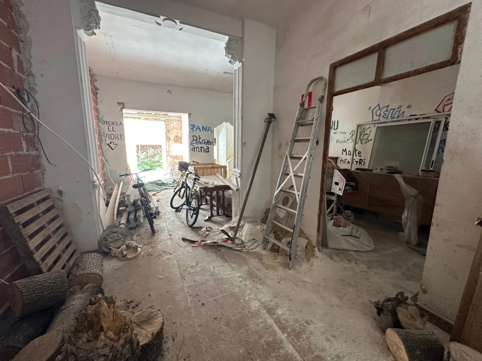 Ruim dorpshuis in het centrum van Teulada – 230 m² met een grote interne patio en meerdere mogelijkheden