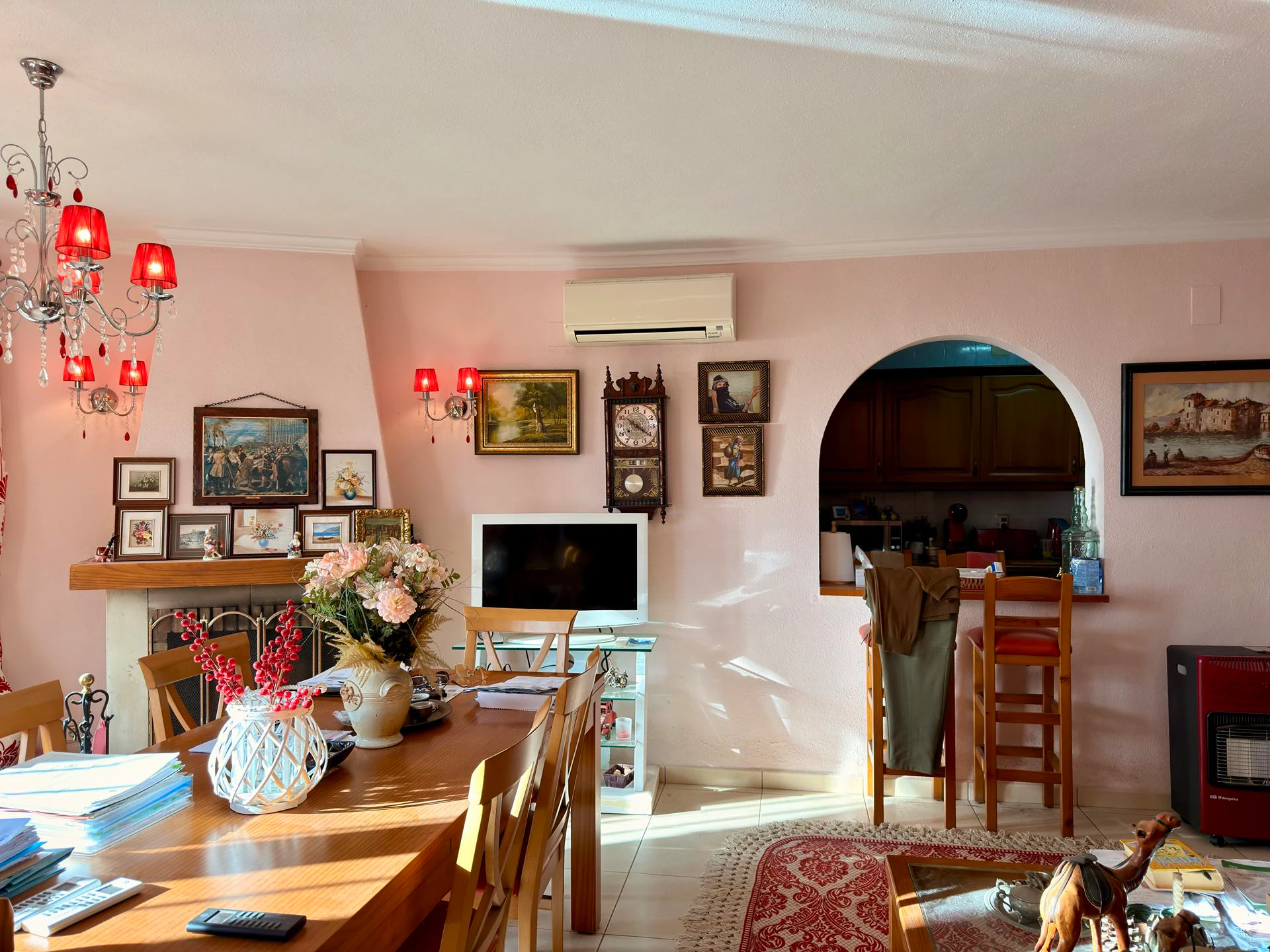Cumbre del Sol: a Mediterranean-style villa with a swimming pool and sea views