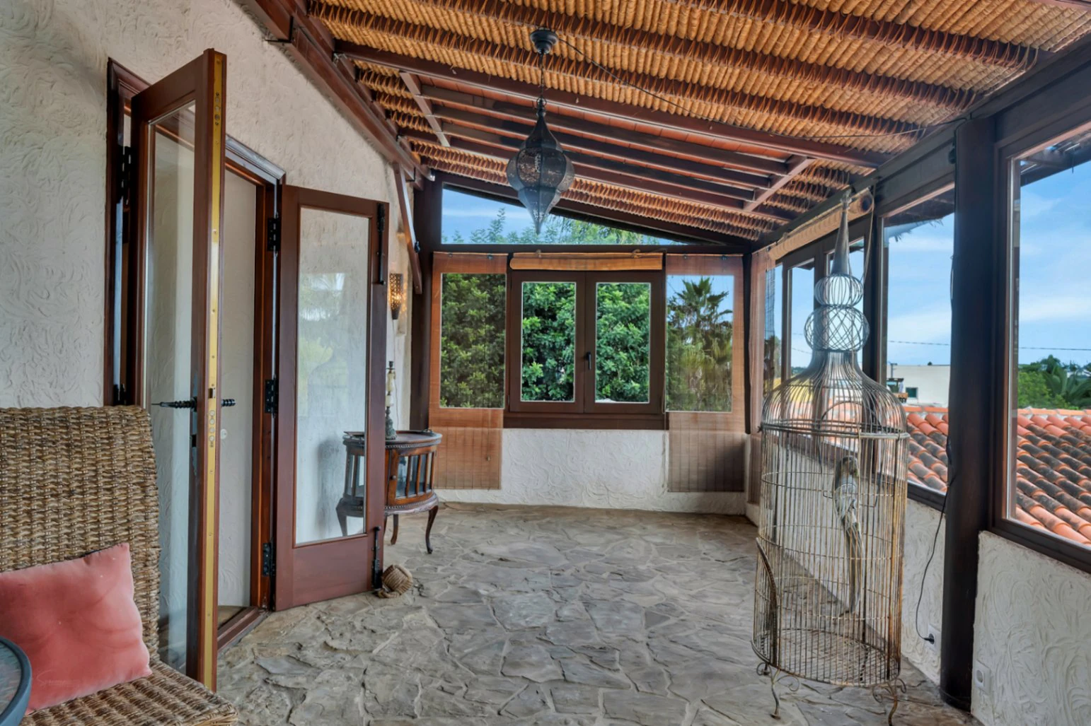 Villa avec appartement d'invités, entièrement rénovée et proche du centre historique de Jávea.