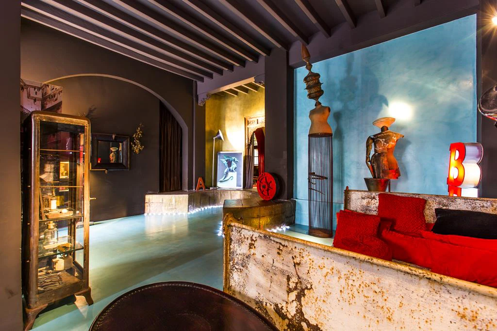 Two-storey town house with extensive interior patio, Dénia