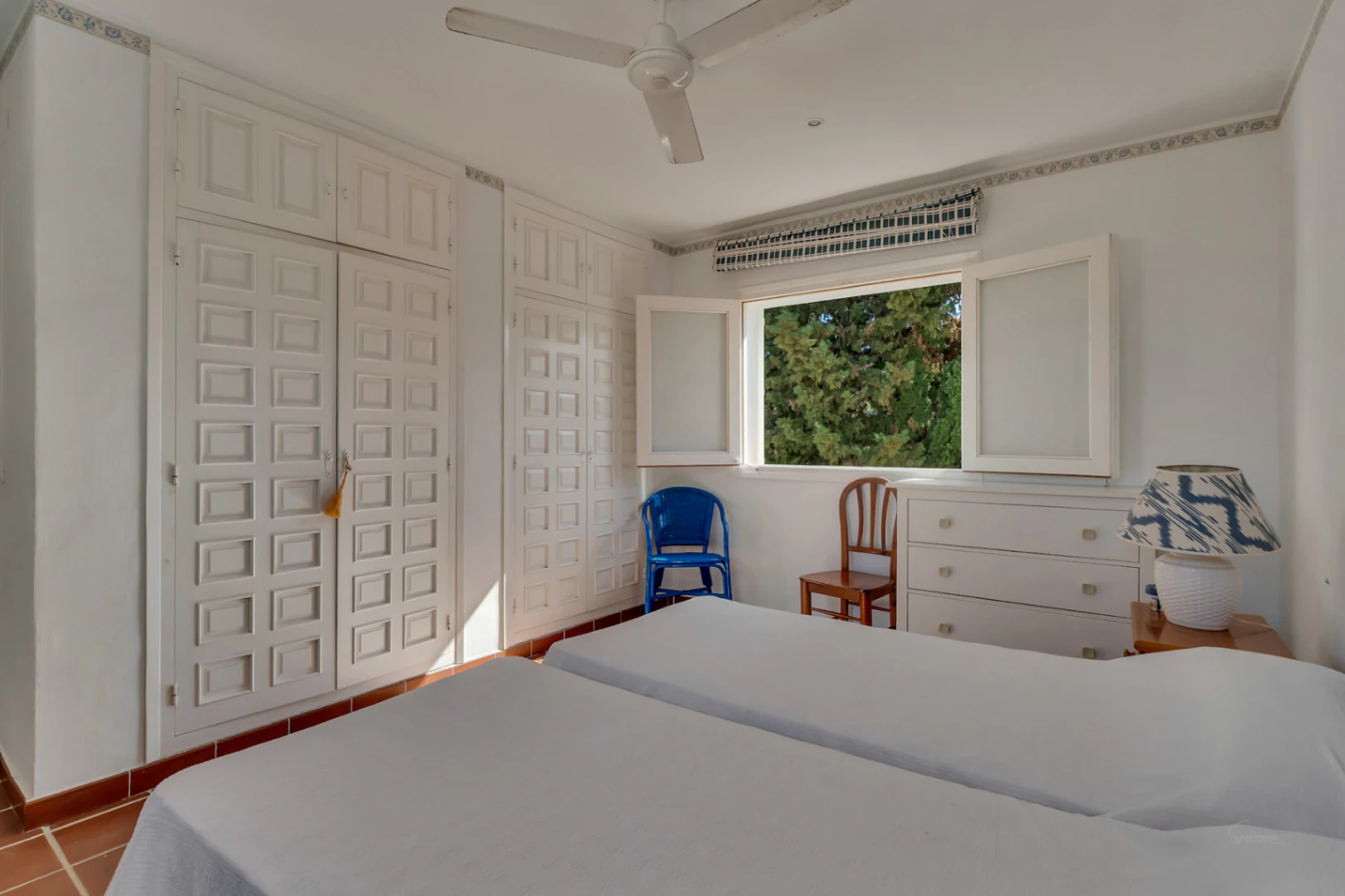 Stunning villa with amazing sea views in the El Tosalet urbanization.