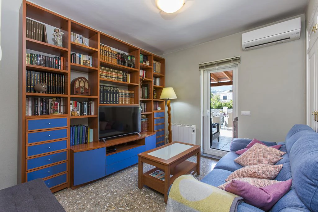 Villa with 2950 m² plot just 700 m from Marineta Cassiana, Dénia