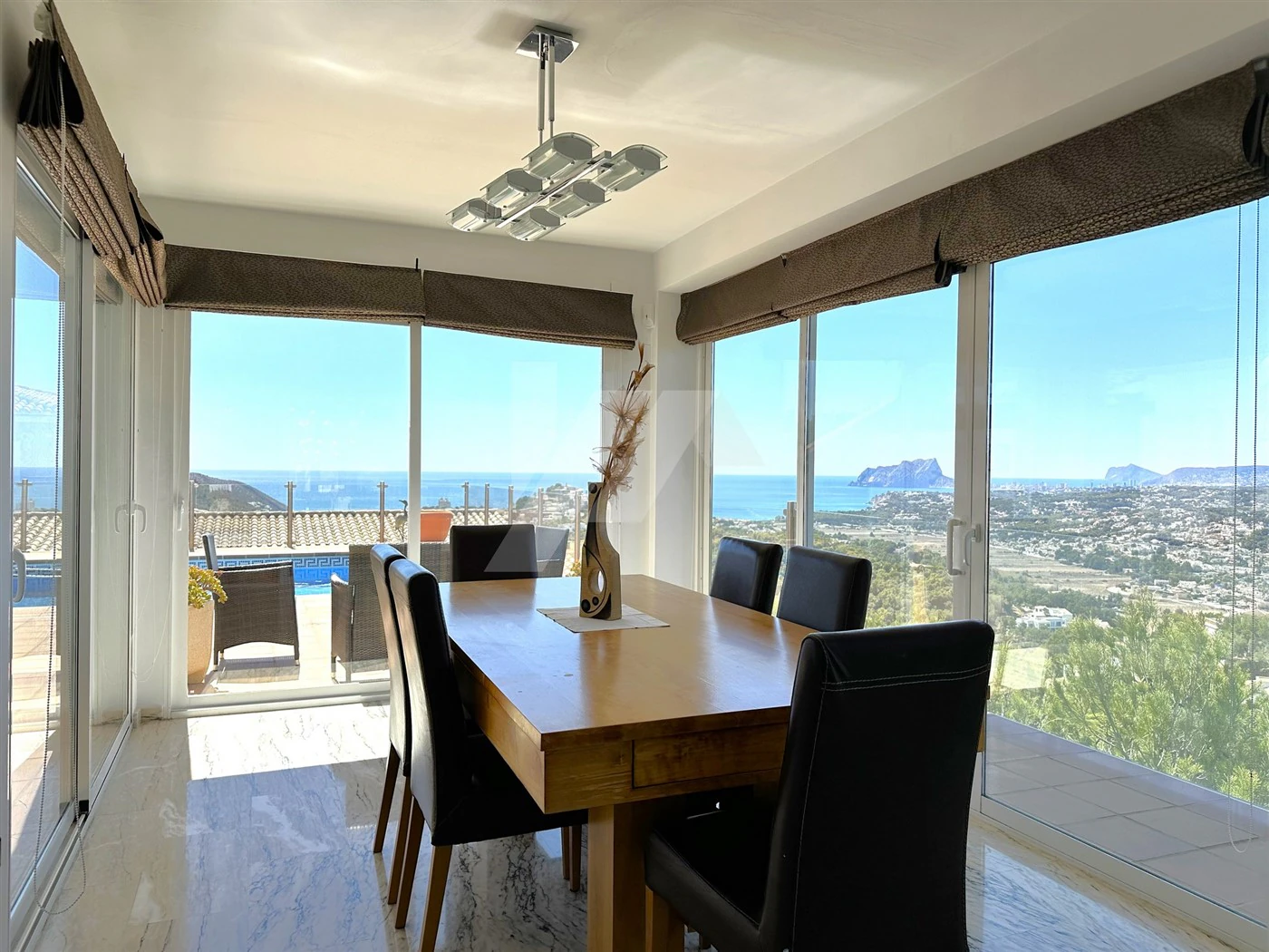 Uitzonderlijke villa te koop met uitzicht op zee in Moraira.