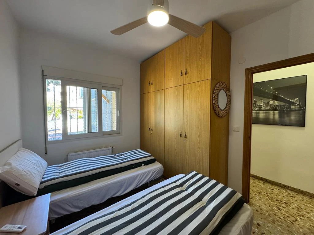 Independent chalet with large plot and private pool in Las Marinas - Dénia