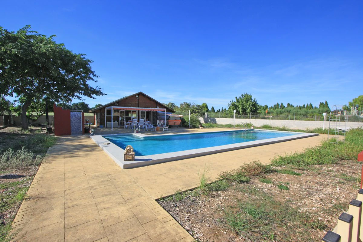 Finca-Villa of 11.310 m2 at 400 m from the beach
