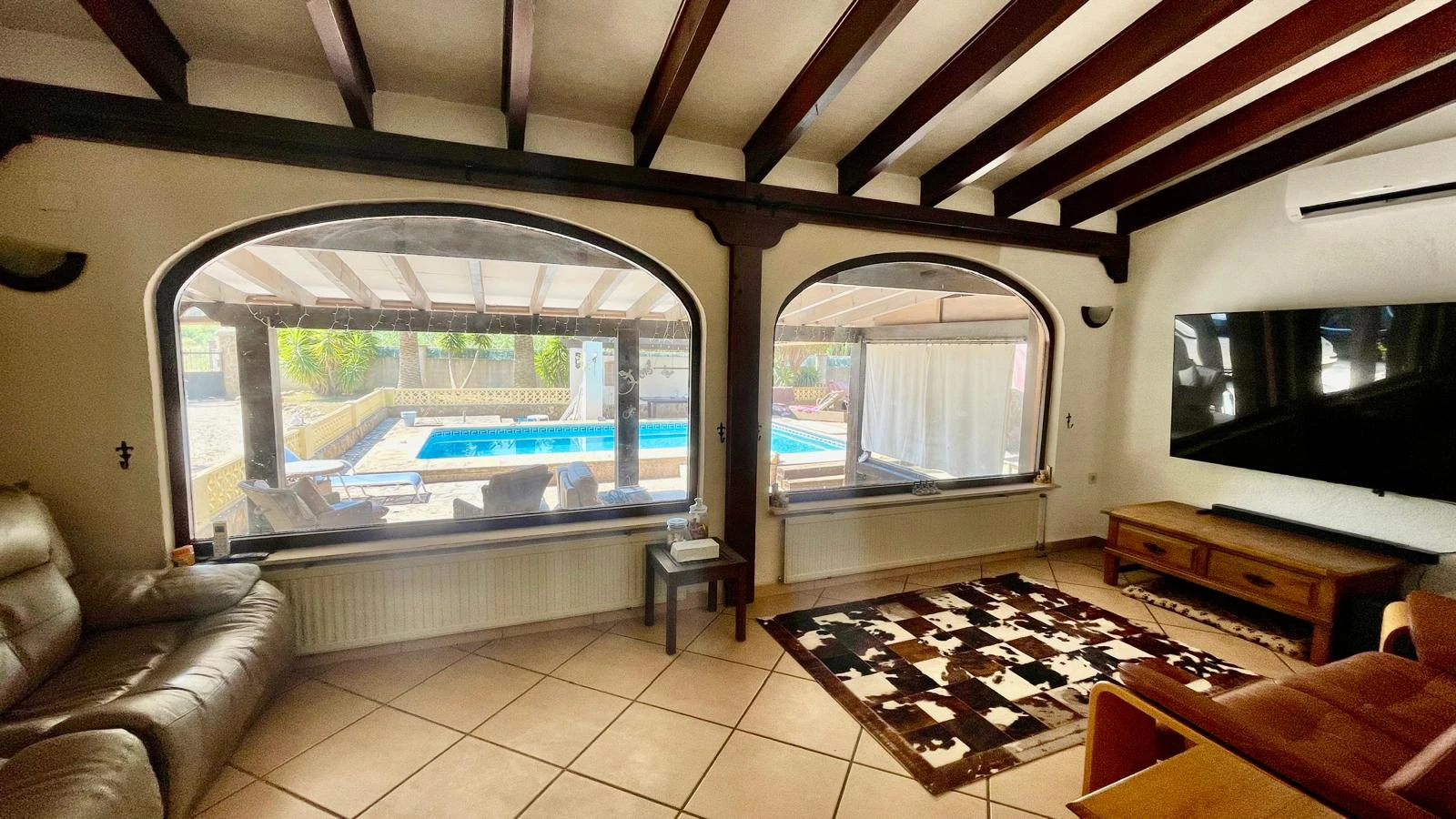 Villa for sale in Alcalali: Private, large south-facing plot, walking distance