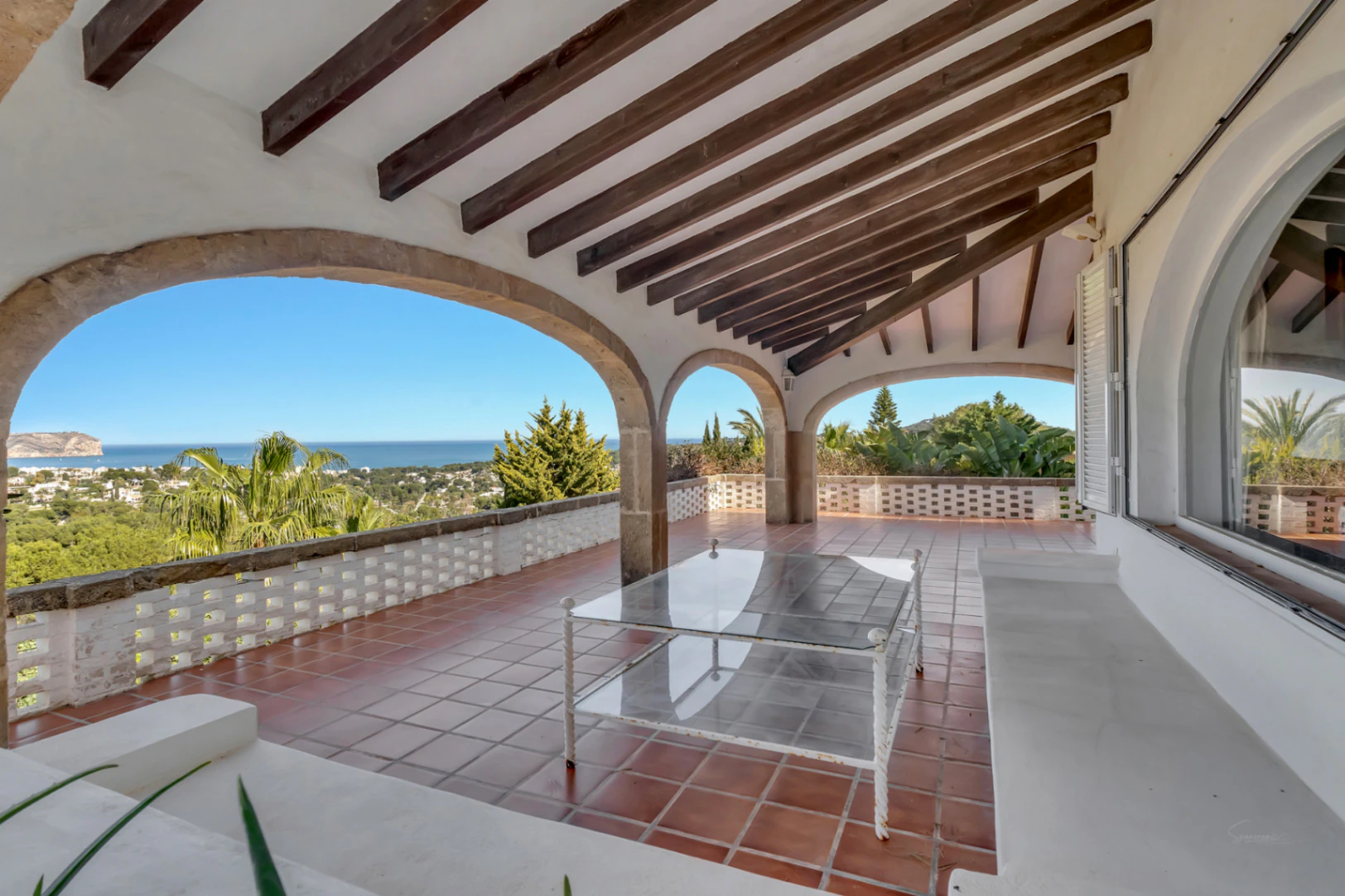 Stunning villa with amazing sea views in the El Tosalet urbanization.