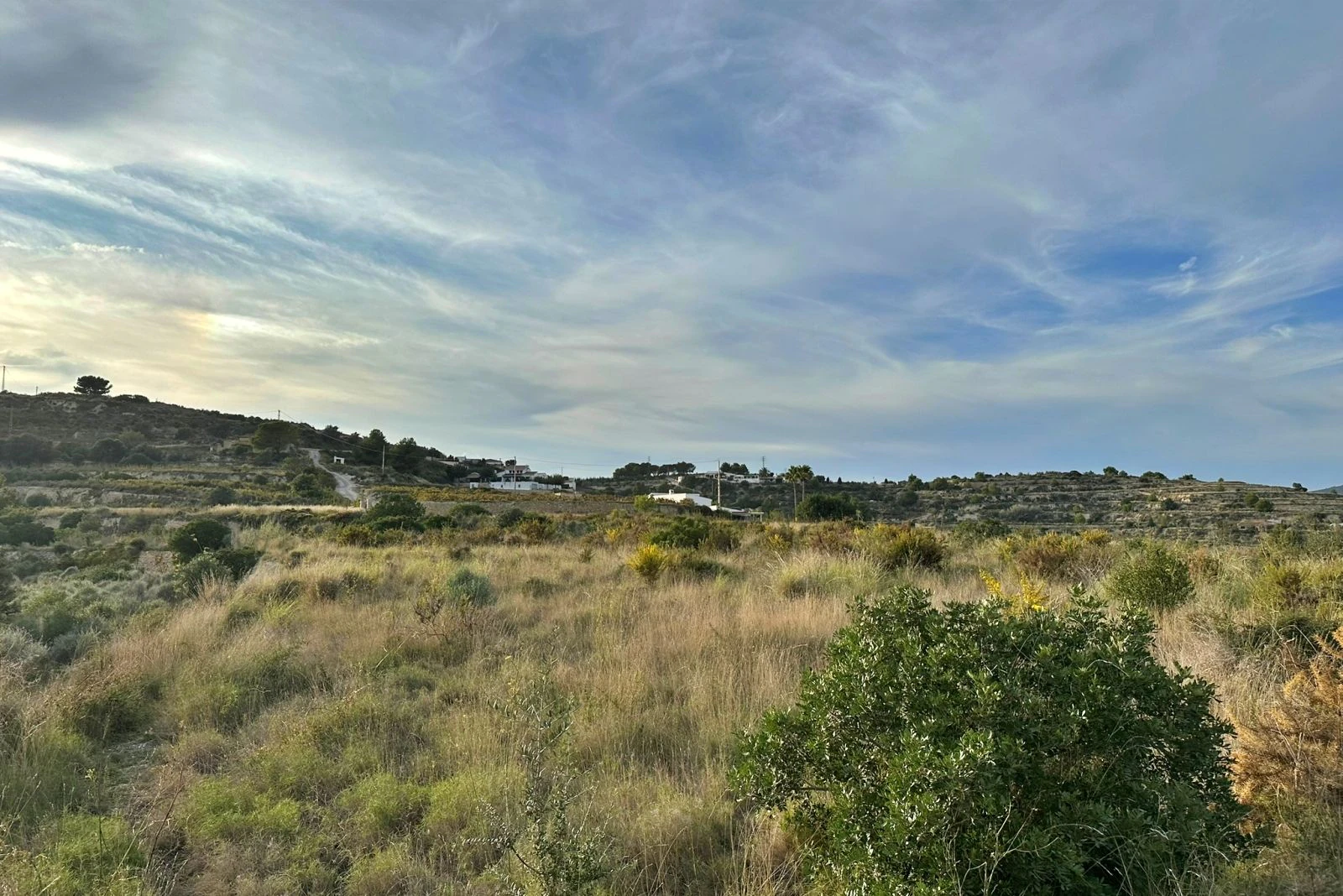 Amplia parcela rústica en Teulada, entorno tranquilo y vistas espectaculares