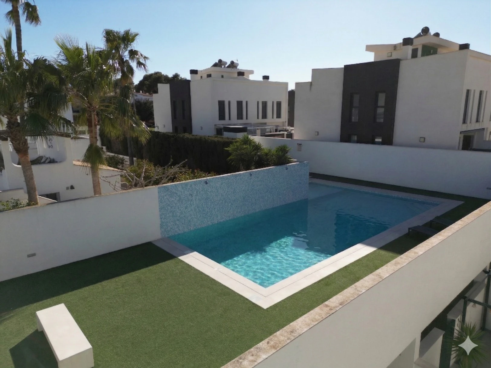 Modernes Haus in Albir – 3 Schlafzimmer, eigenes Grundstück und fußläufig zur Stadt