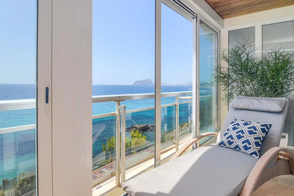 Seafront Penthouse for Sale in El Portet, Moraira – Panoramic Sea Views