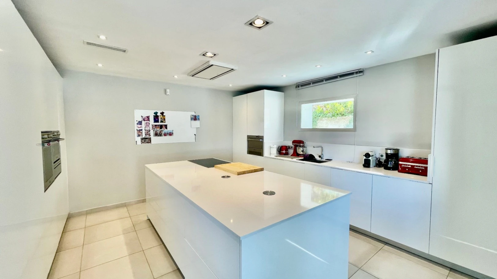 Villa zu verkaufen in Orba: Minimalistischer Luxus mit fantastischer Aussicht
