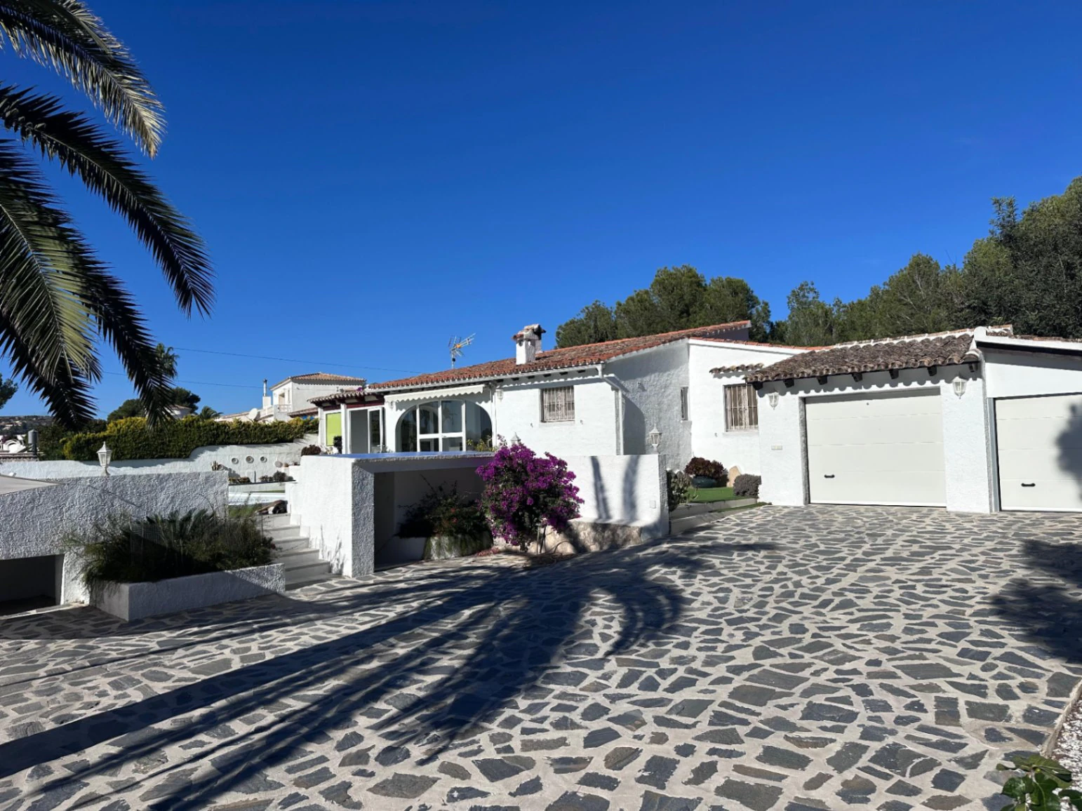 Villa de una sola planta con vistas al mar en venta en Moraira