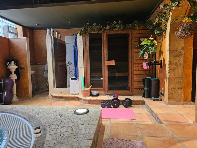 Prachtig herenhuis met uitzicht op zee te koop in de haven van Javea