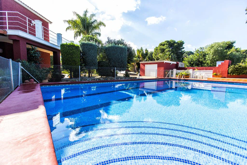 Villa with 2950 m² plot just 700 m from Marineta Cassiana, Dénia