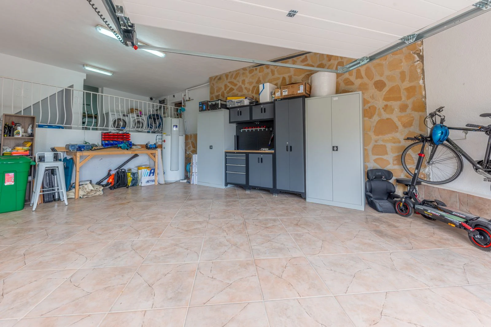 Traditional villa with sea views and a lot of privacy for sale in Jávea.