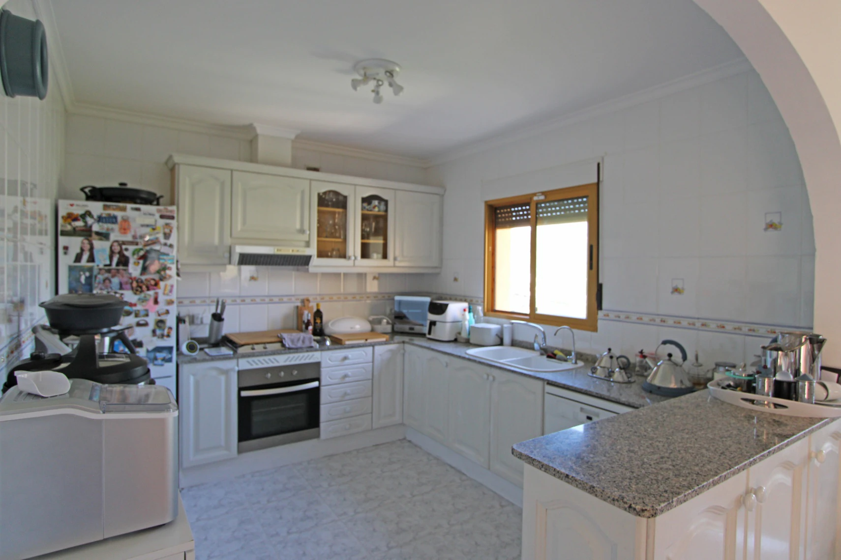 Beeindruckende Villa mit 3 Schlafzimmern zu verkaufen, mit Blick auf das Tal und einer separaten Gästewohnung.