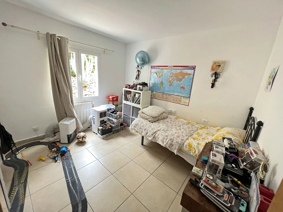 Villa in de buurt van het strand met uitzicht op zee in Javea