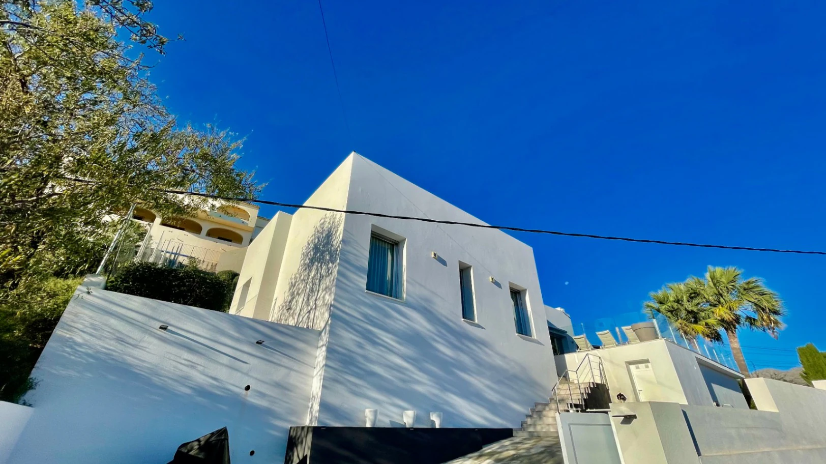 Villa zu verkaufen in Orba: Minimalistischer Luxus mit fantastischer Aussicht