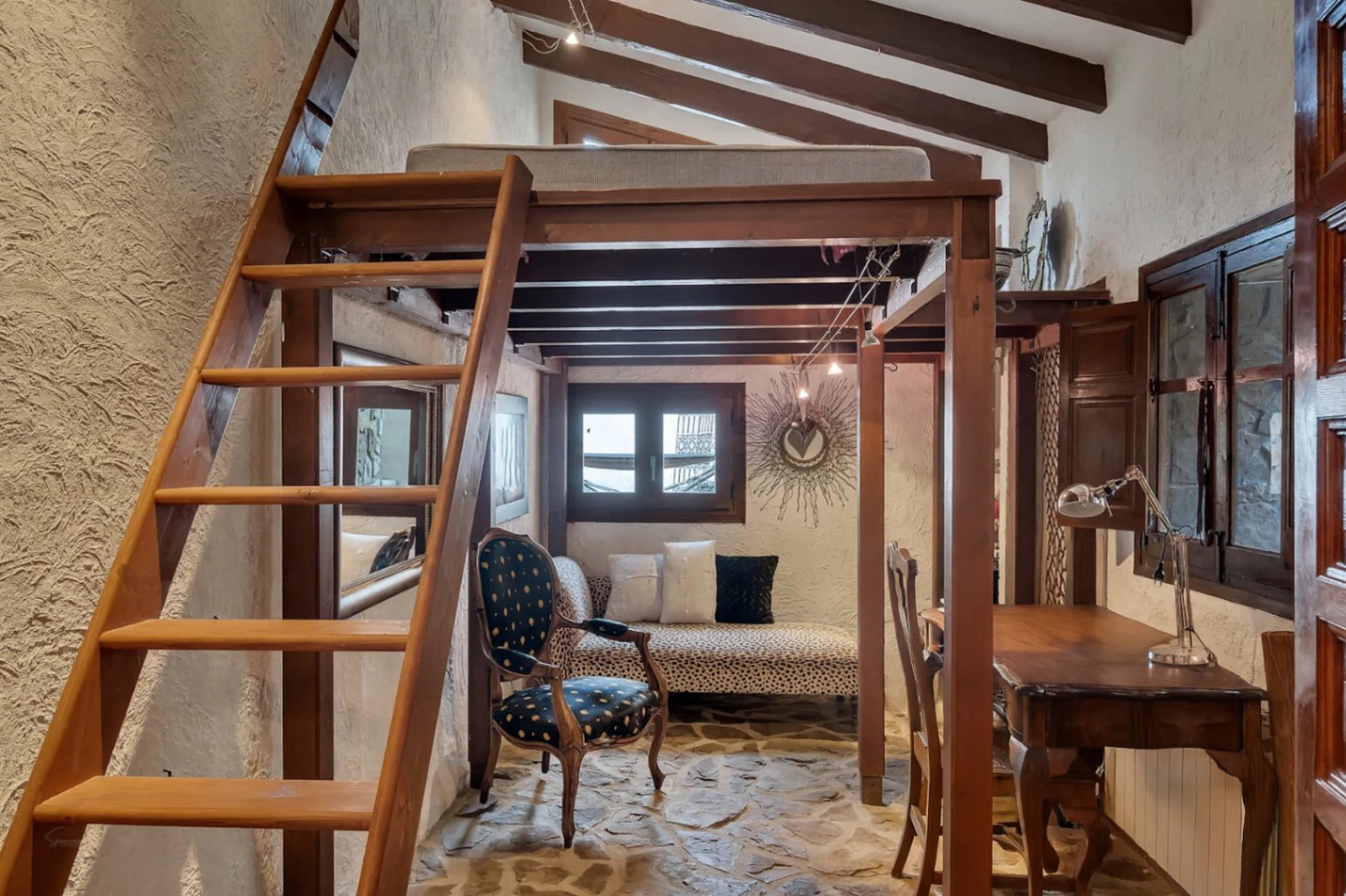 Villa avec appartement d'invités, entièrement rénovée et proche du centre historique de Jávea.