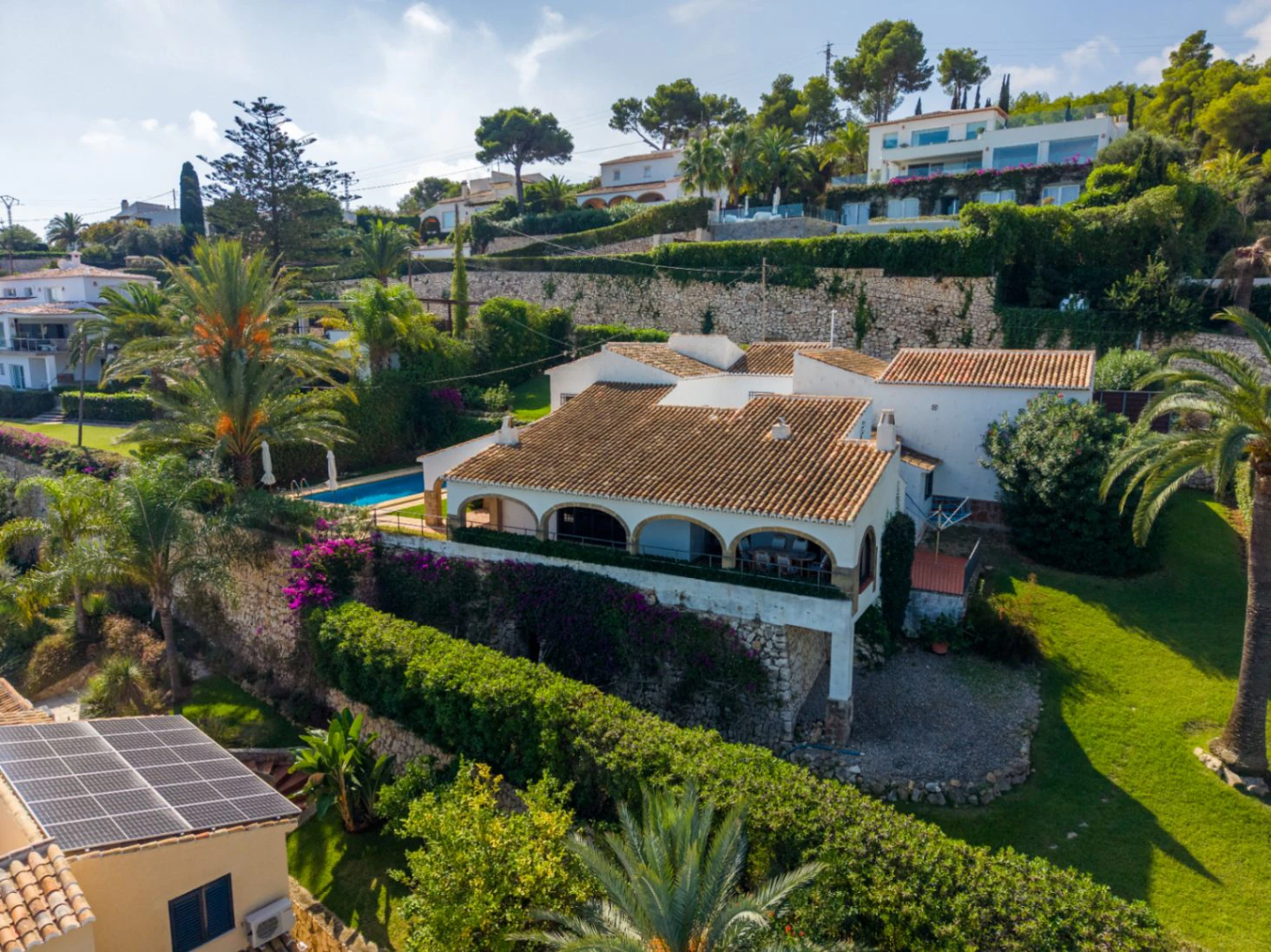 Villa with spectacular sea views in the 'El Tosalet' urbanization in Jávea.