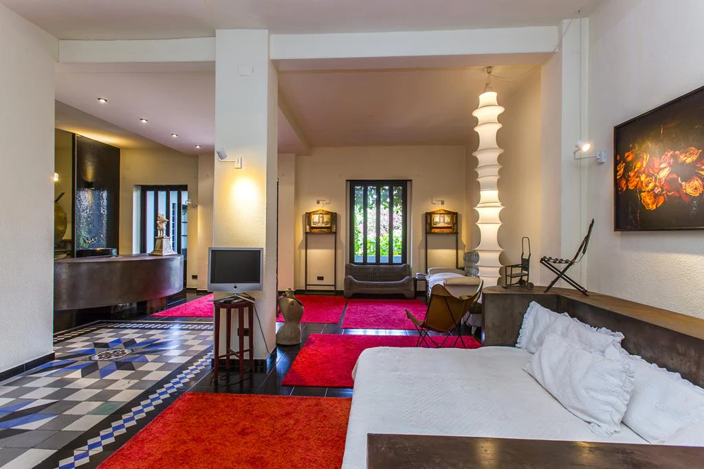 Two-storey town house with extensive interior patio, Dénia