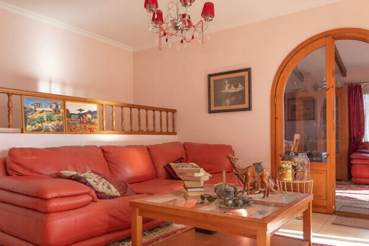 Cumbre del Sol: a Mediterranean-style villa with a swimming pool and sea views