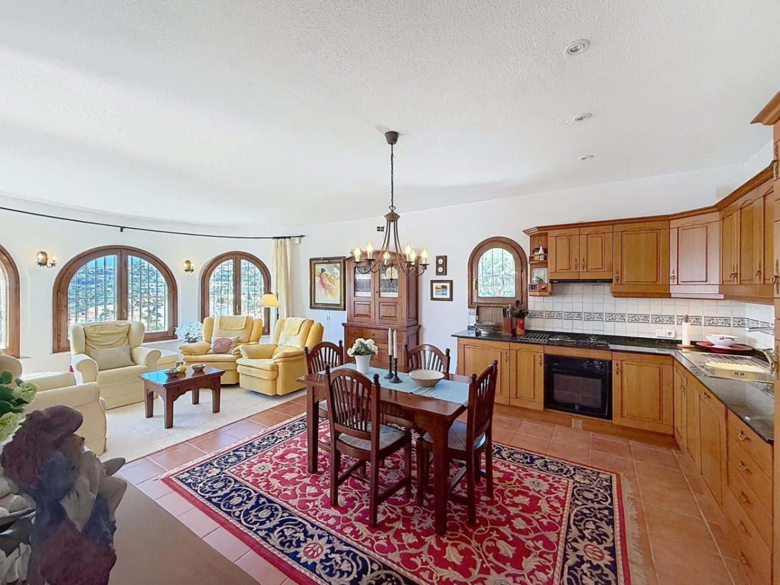 Cumbre del Sol villa with spectacular views of the sea and cliffs.