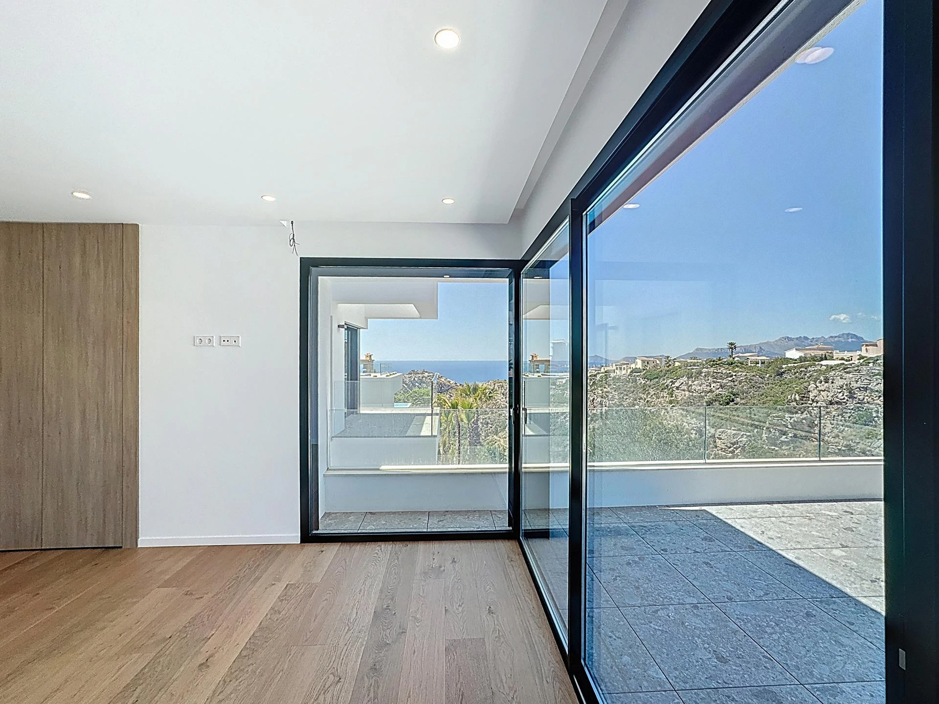 Moderne Villa in Cumbre del Sol mit Meerblick, neu zu beziehen