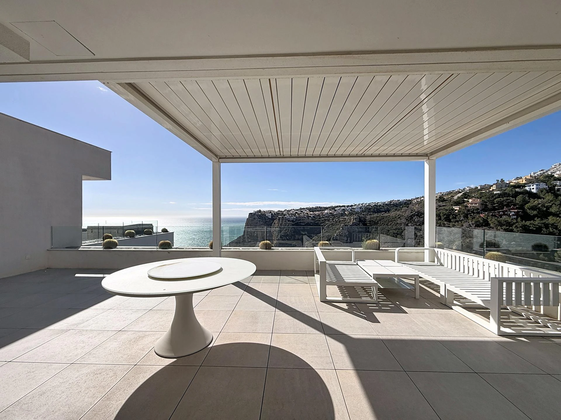 Cumbre del Sol luxe modern penthouse met uitzicht op de kliffen en de zee