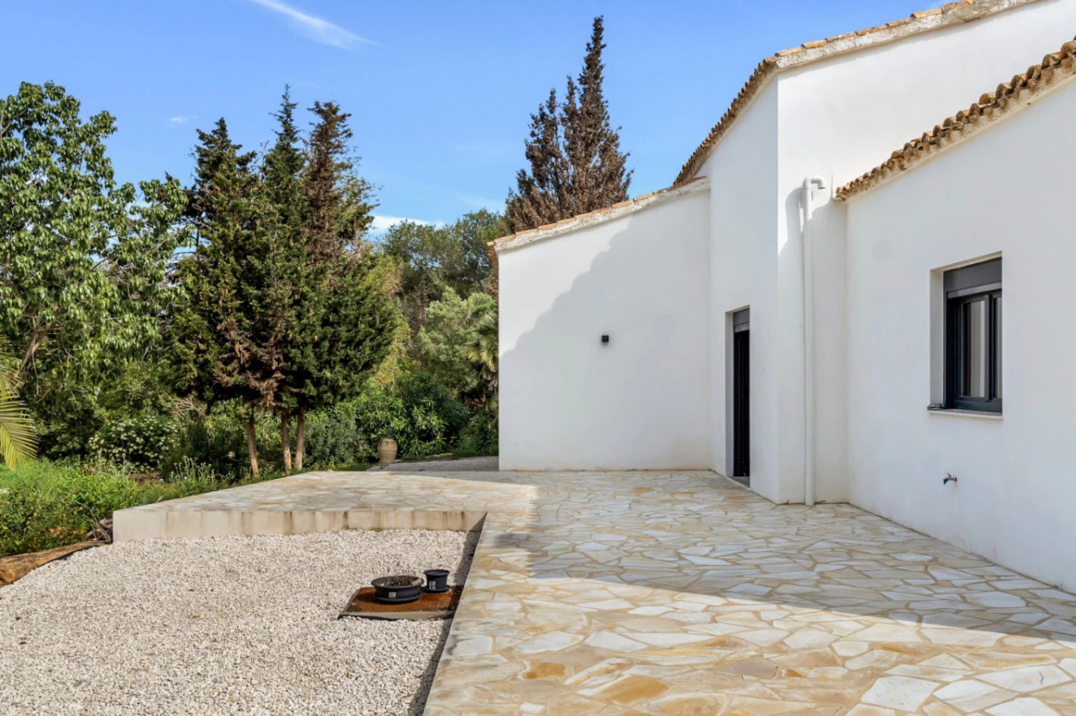 Beautiful Andalusian style finca built on a large plot