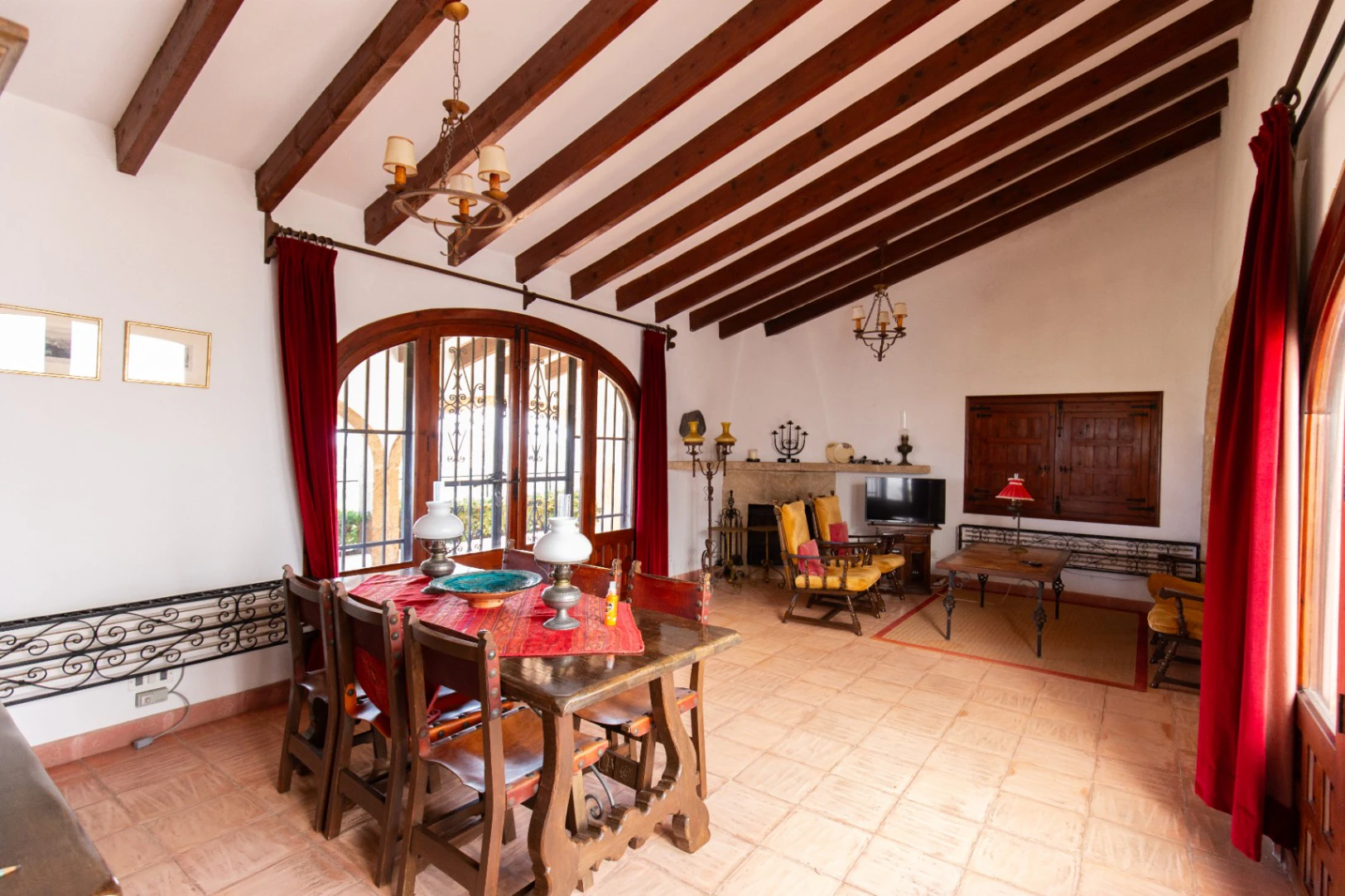 Villa with spectacular sea views in the 'El Tosalet' urbanization in Jávea.
