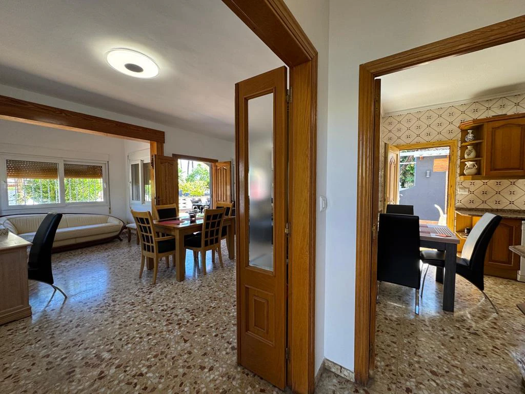 Independent chalet with large plot and private pool in Las Marinas - Dénia