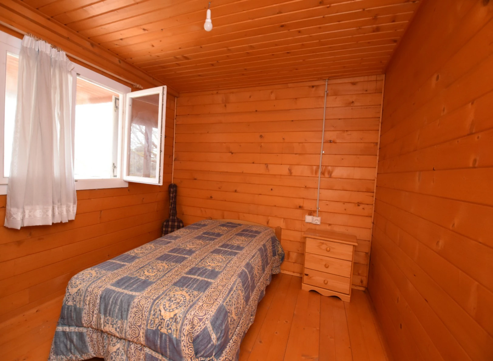 Maison sur un grand terrain urbain