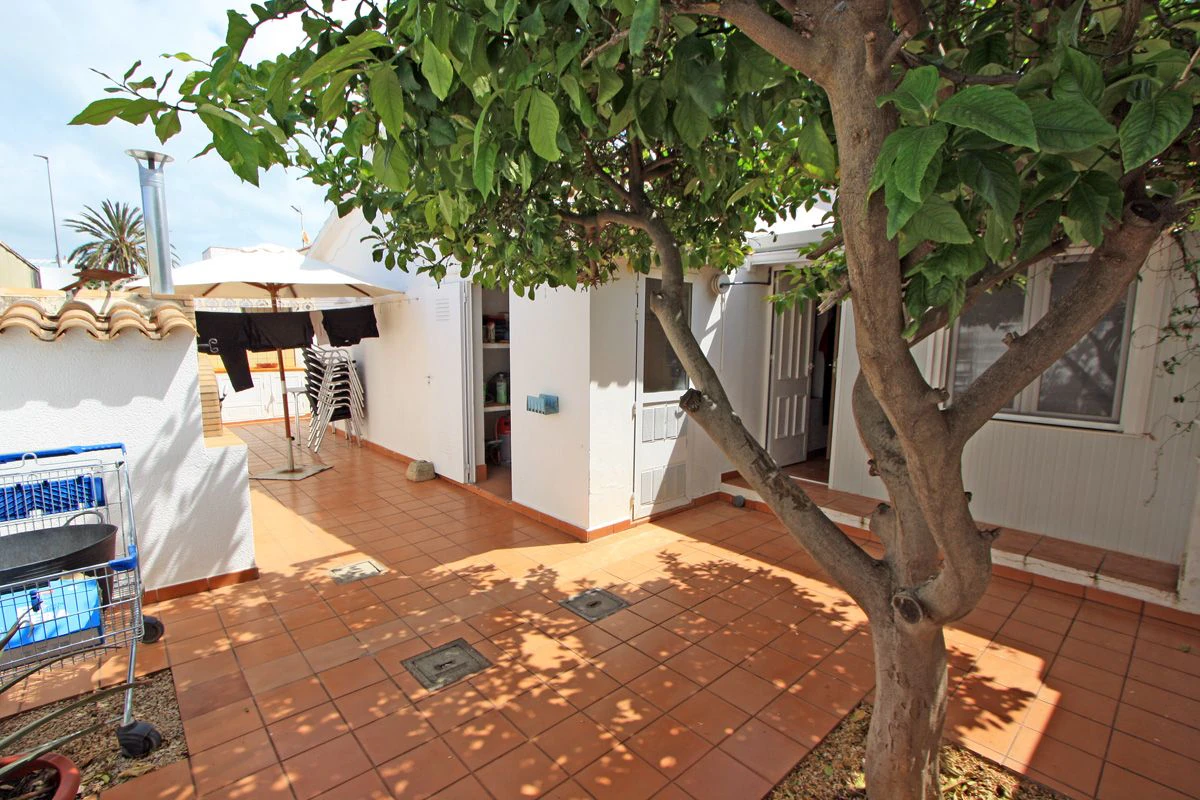 TOWNHOUSE - BUNGALOW WITH OWN PLOT 350 M FROM THE BEACH IN DÉNIA