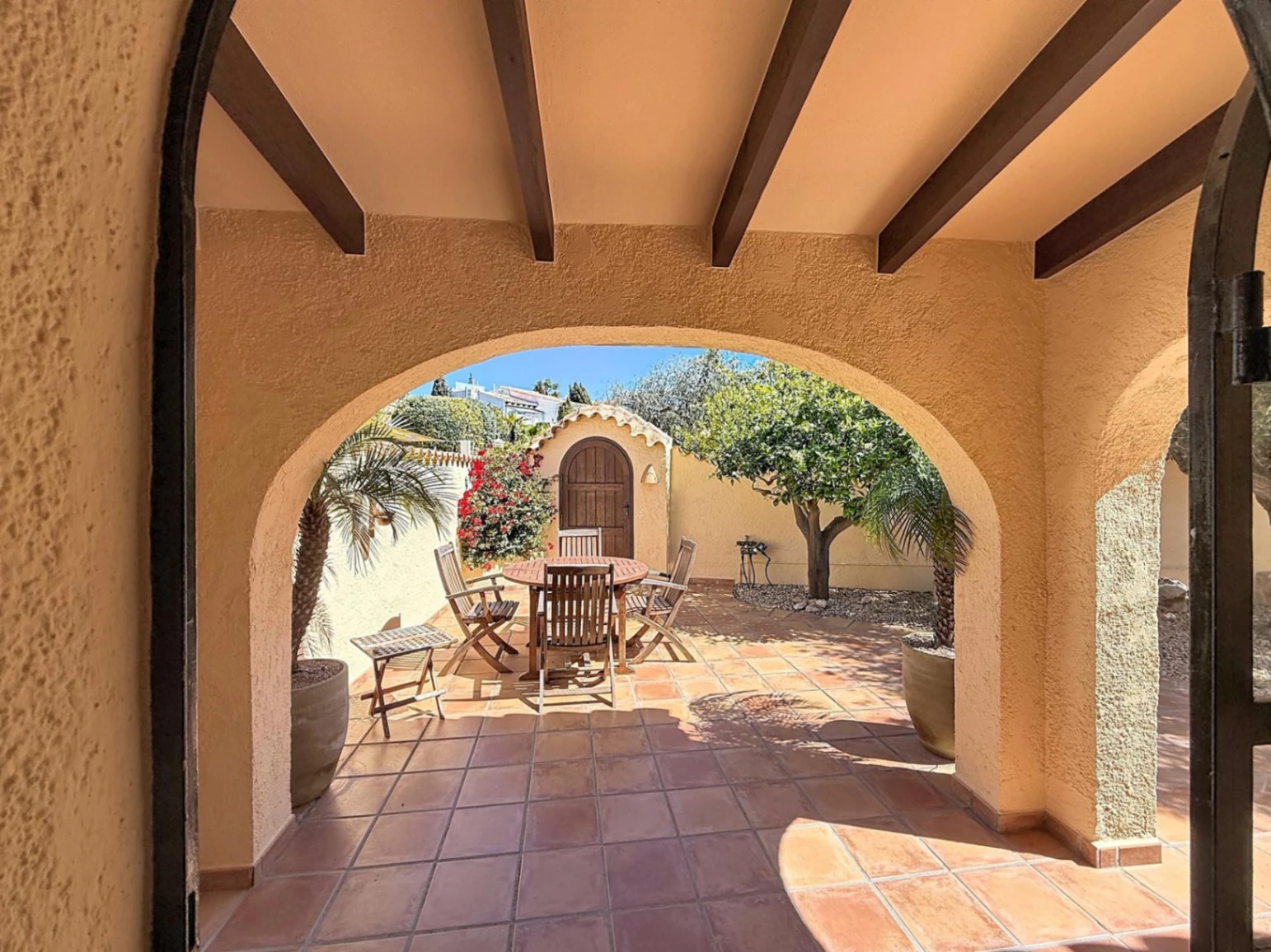 Cumbre del Sol villa with spectacular views of the sea and cliffs.