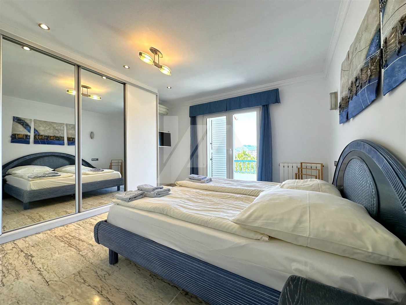 Uitzonderlijke villa te koop met uitzicht op zee in Moraira.