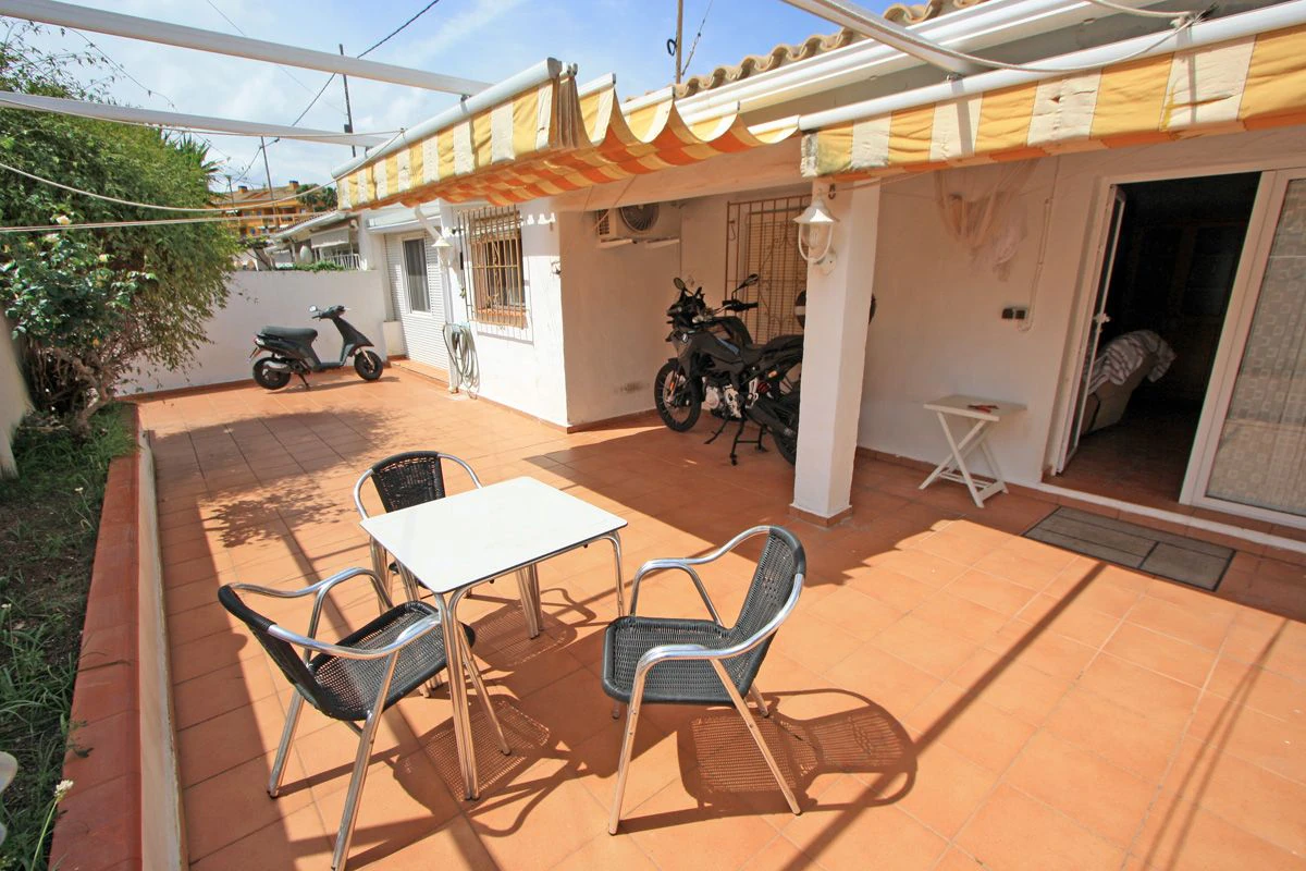 TOWNHOUSE - BUNGALOW WITH OWN PLOT 350 M FROM THE BEACH IN DÉNIA
