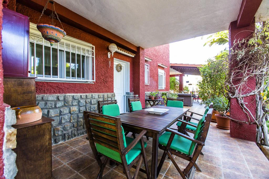 Villa with 2950 m² plot just 700 m from Marineta Cassiana, Dénia