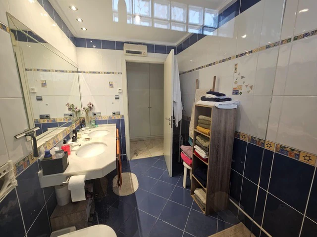 Prachtig herenhuis met uitzicht op zee te koop in de haven van Javea