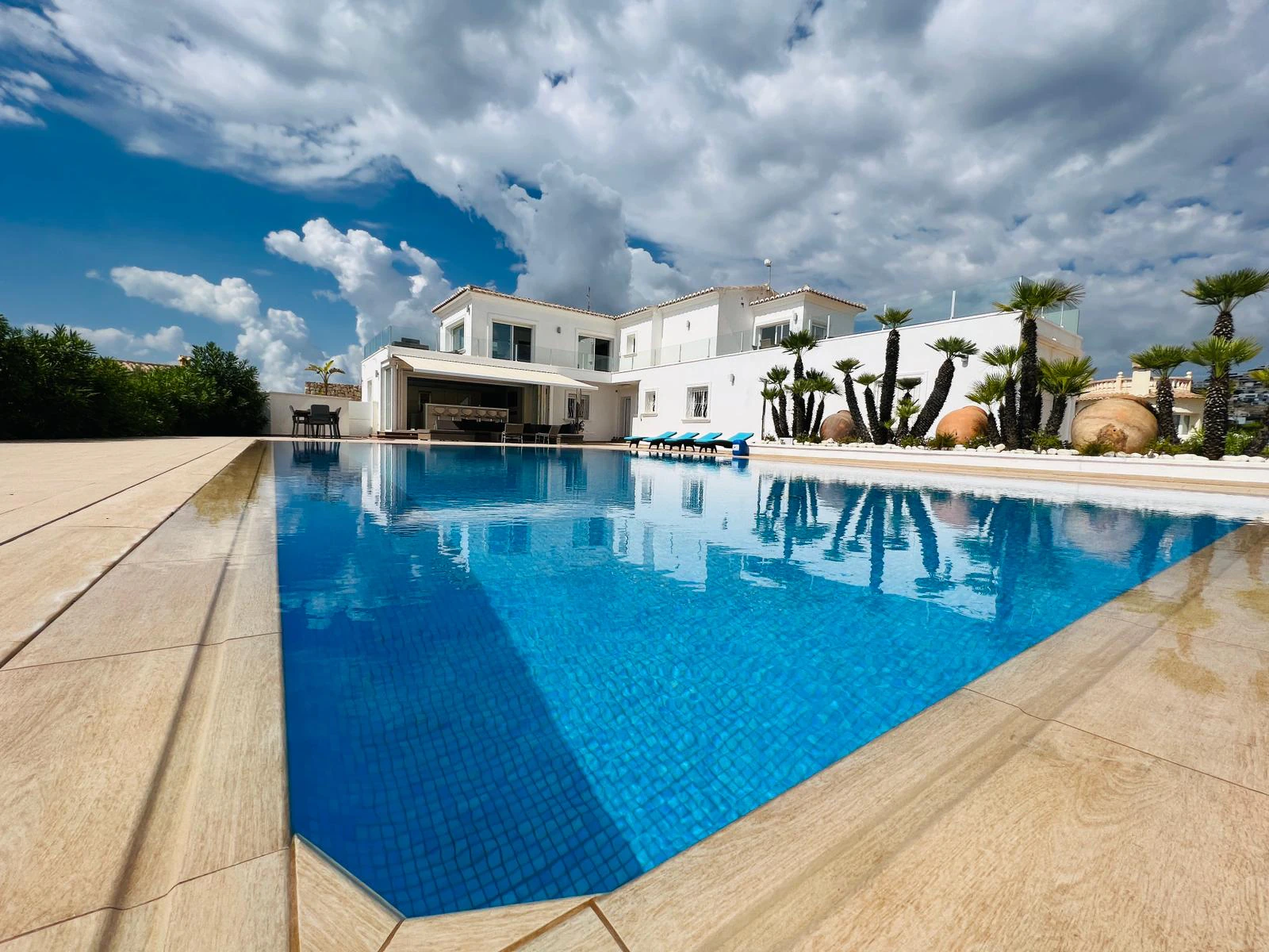 Prachtige luxe villa met uitzicht op zee
