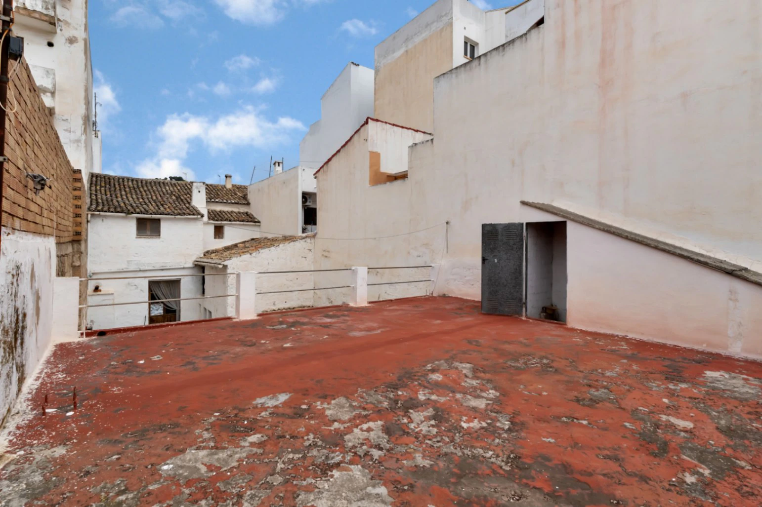 Village house with garage, spacious inner courtyard, and potential to expand the property.