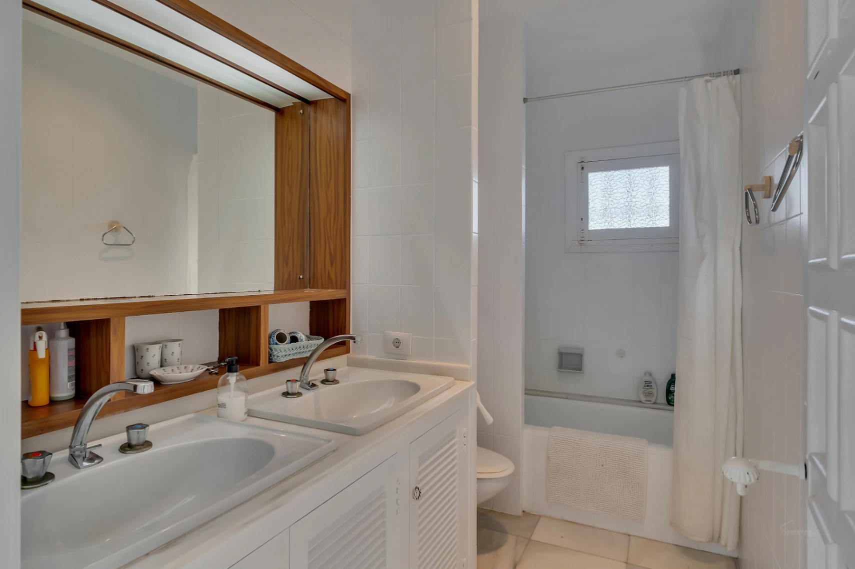 Stunning villa with amazing sea views in the El Tosalet urbanization.