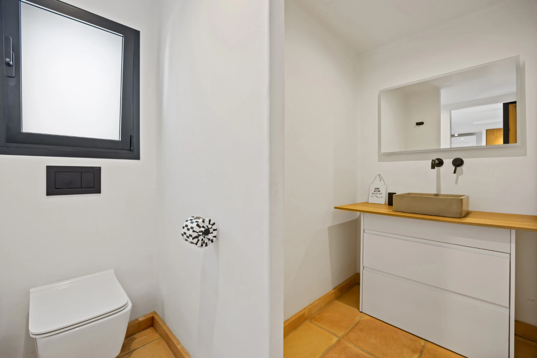 Renovated villa in the Montgo area with a separate guest house.