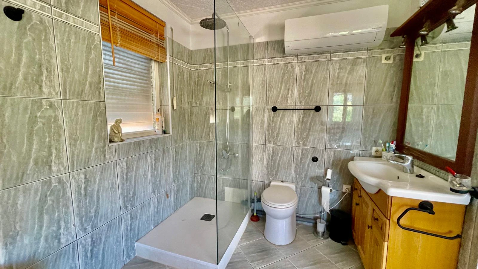 Villa for sale in Alcalali: Private, large south-facing plot, walking distance