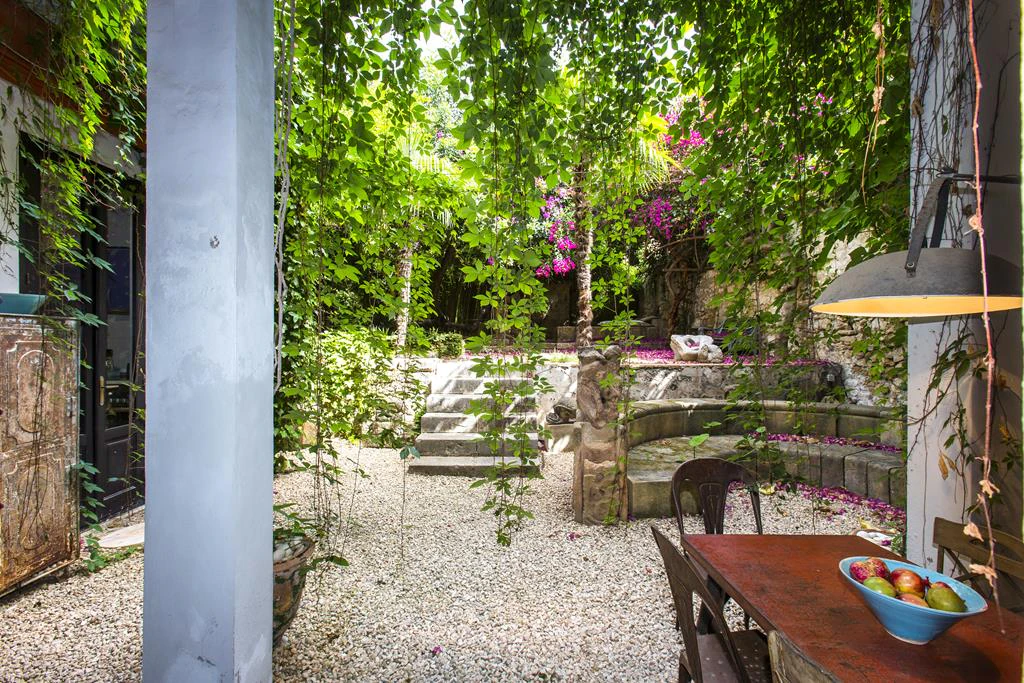 Two-storey town house with extensive interior patio, Dénia