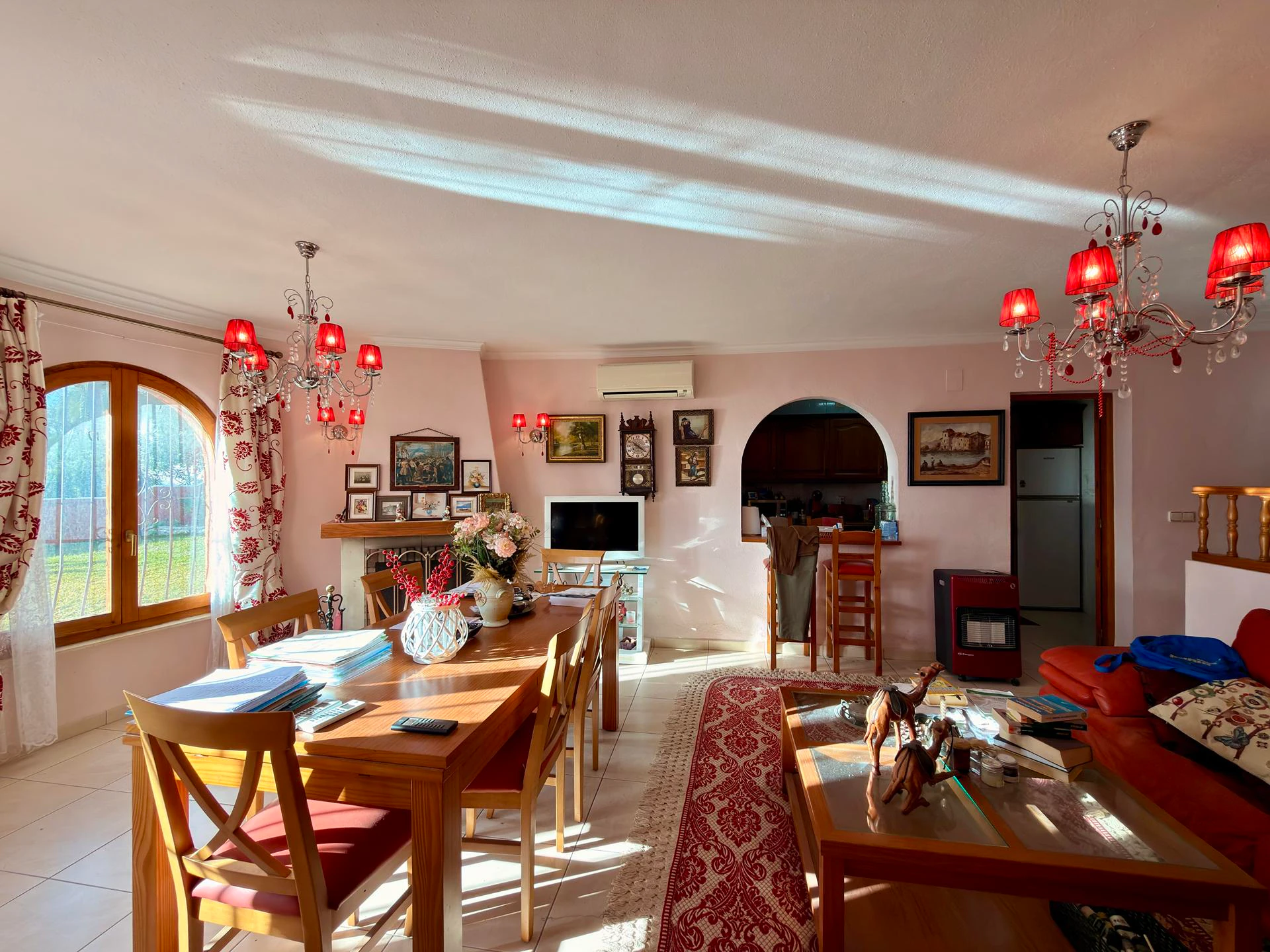 Cumbre del Sol: a Mediterranean-style villa with a swimming pool and sea views